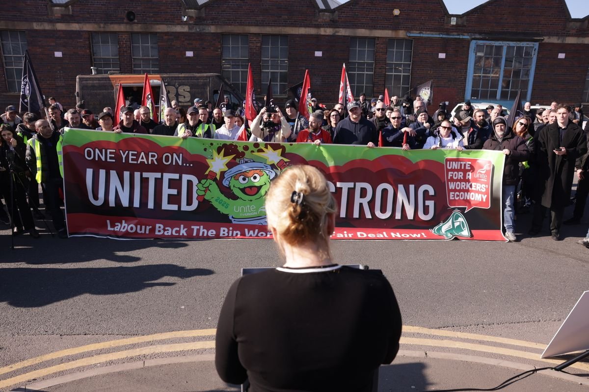 Unite general secretary Sharon Graham speaking to Birmingham's bin workers 