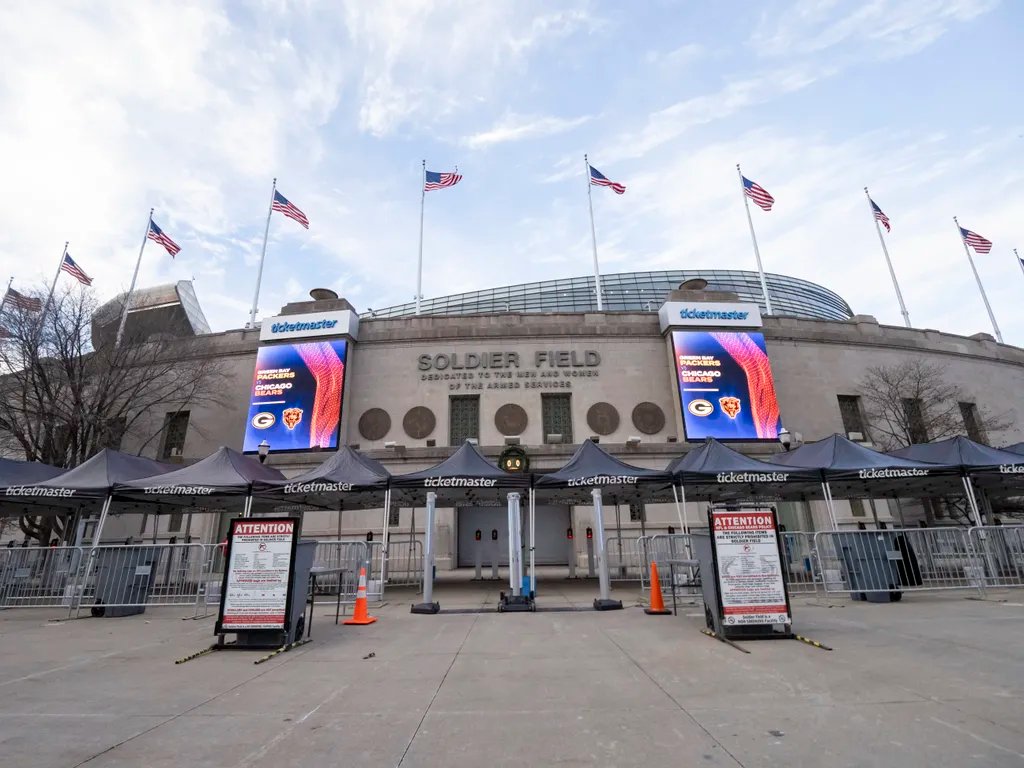 Liverpool pubs in Chicago: Best places to watch Leeds match