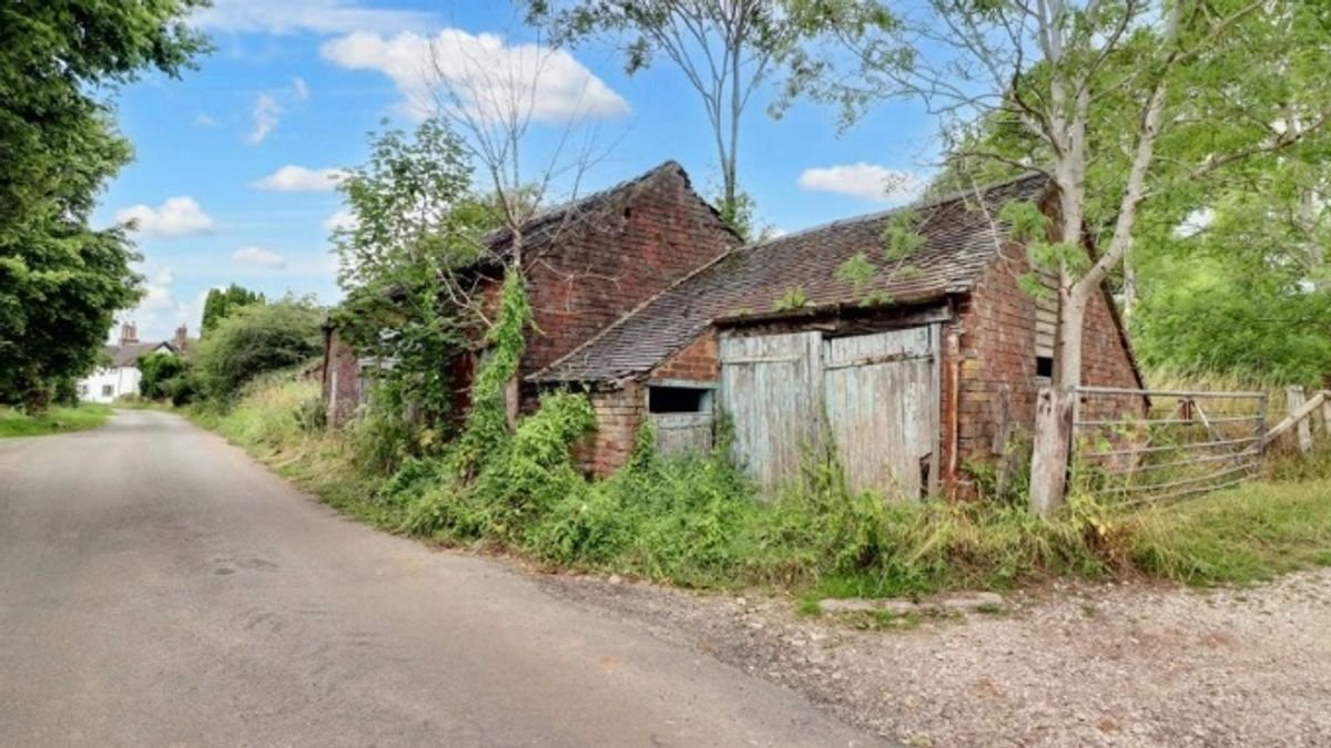 The Staffordshire auction property with body buried on the land