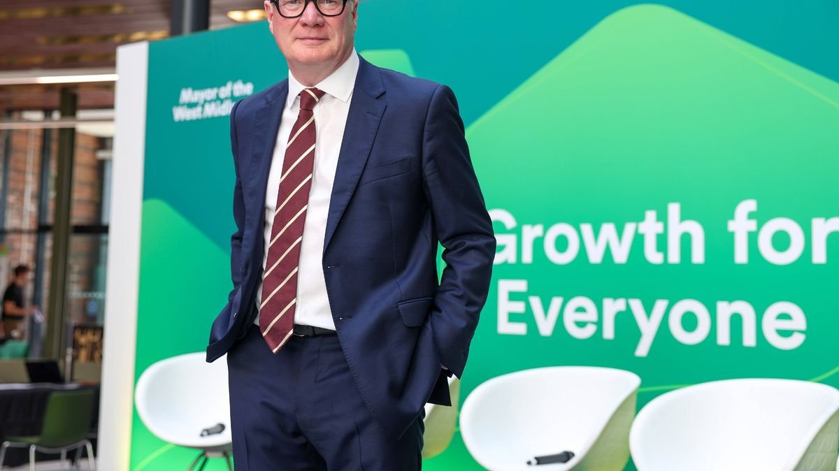 Mayor slates council’s ‘very important people’ over Birmingham bin strike delays