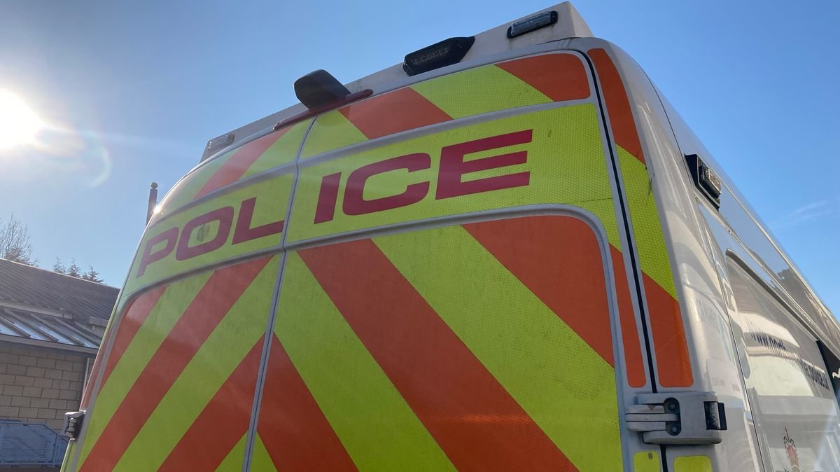 Teenager and man seriously injured in separate Luton stabbings