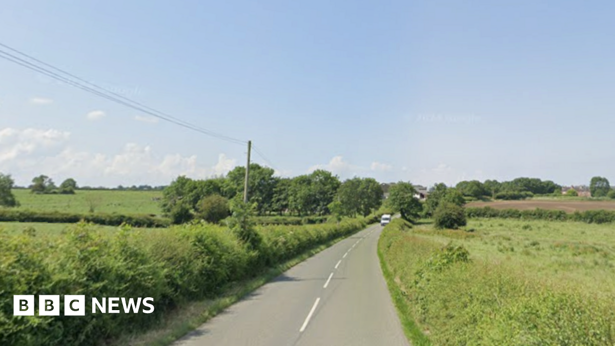 Man, 19, dies and one seriously injured in crash in Leicestershire