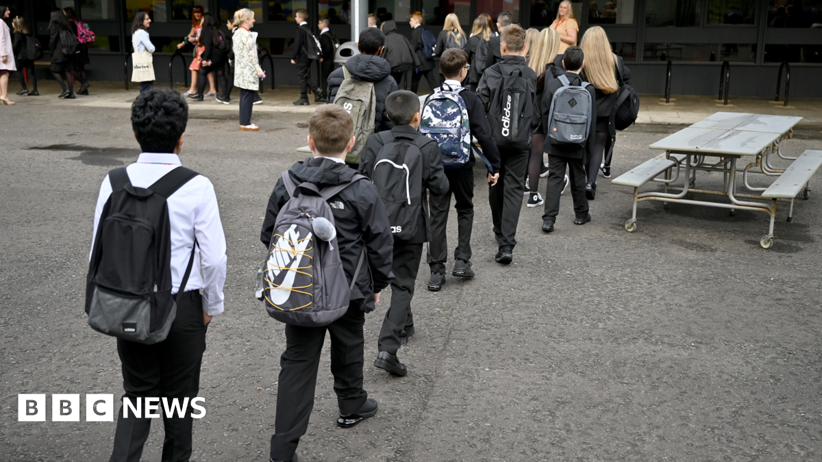 Parents ’50-50′ on Leicestershire term date changes, council says